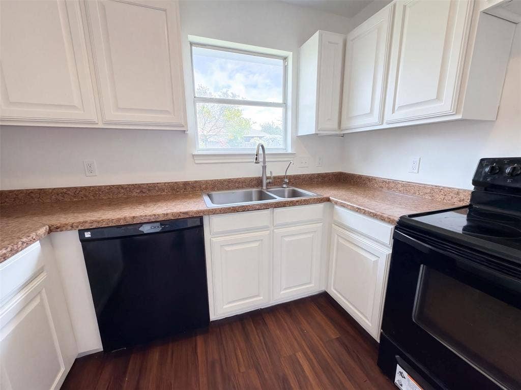 208 Comanche Trail, Alvarado, TX 76009