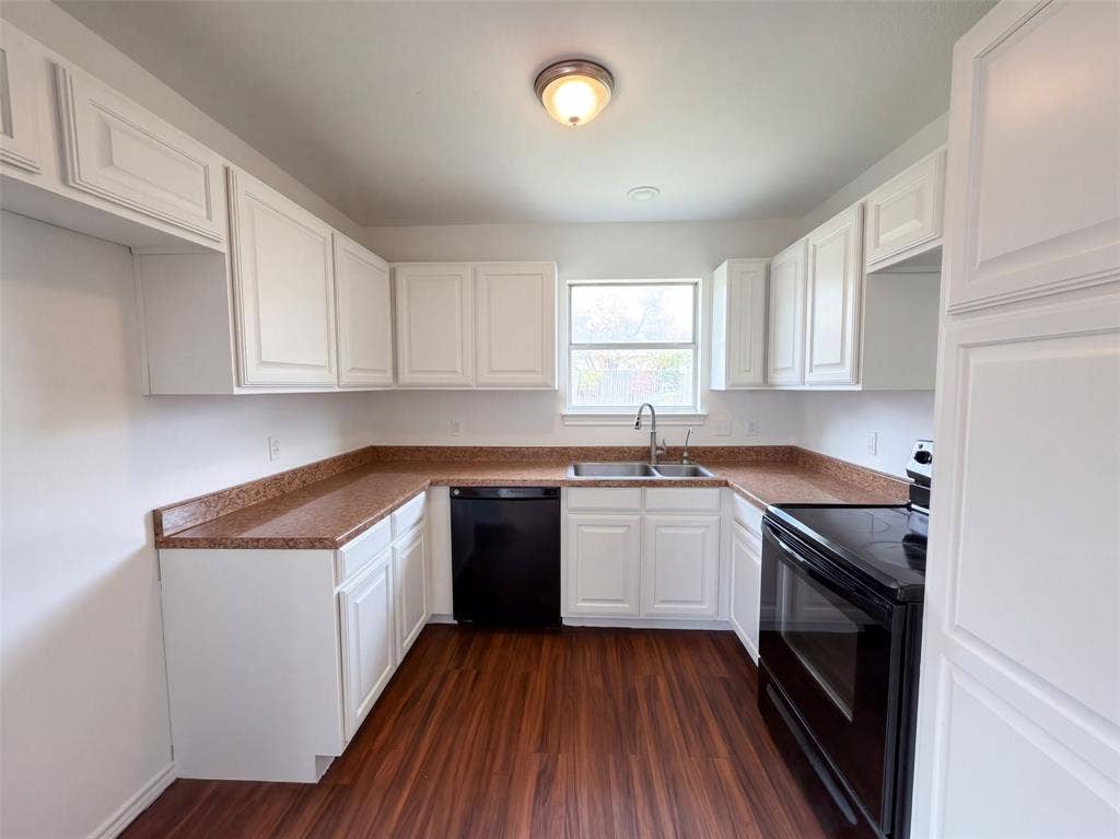 208 Comanche Trail, Alvarado, TX 76009