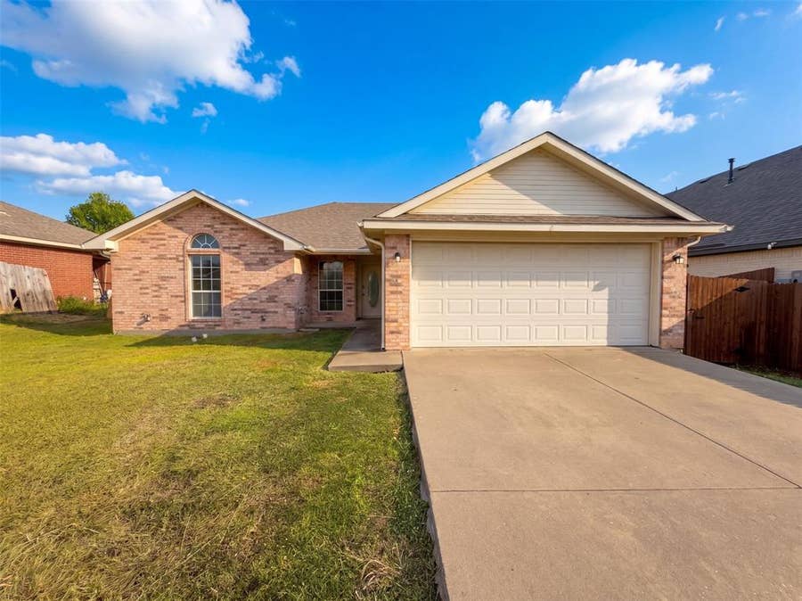 Property photo for 208 Comanche Trail, Alvarado, TX