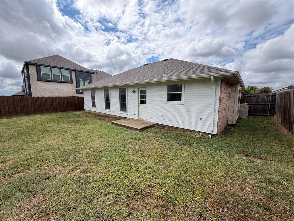 208 Comanche Trail, Alvarado, TX 76009
