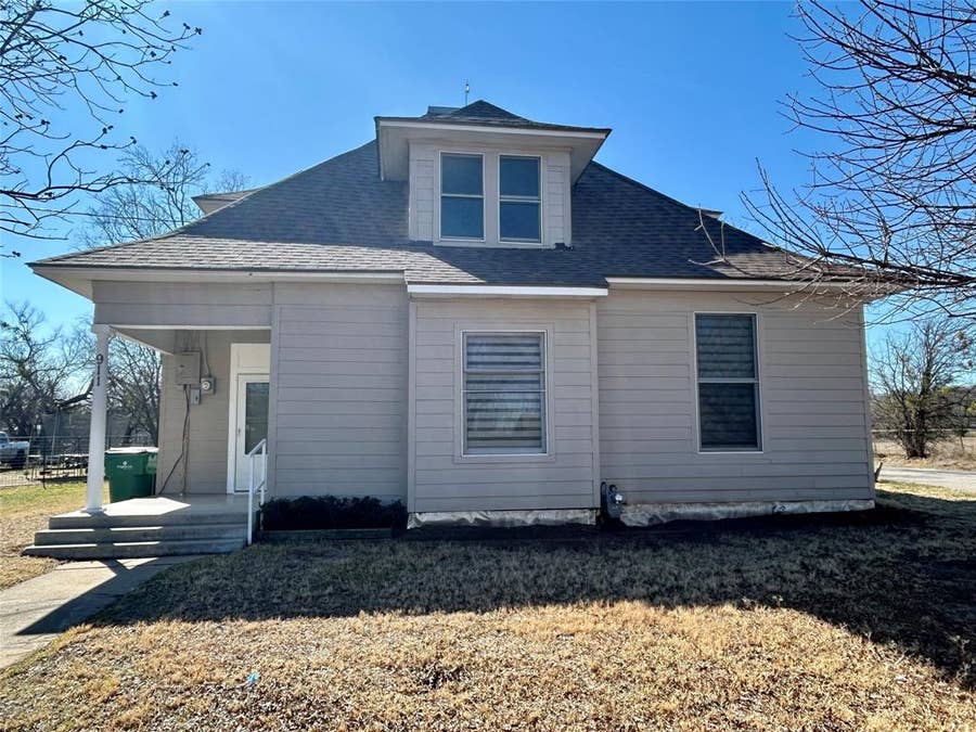 Property photo for 911 W Liveoak Street, Coleman, TX