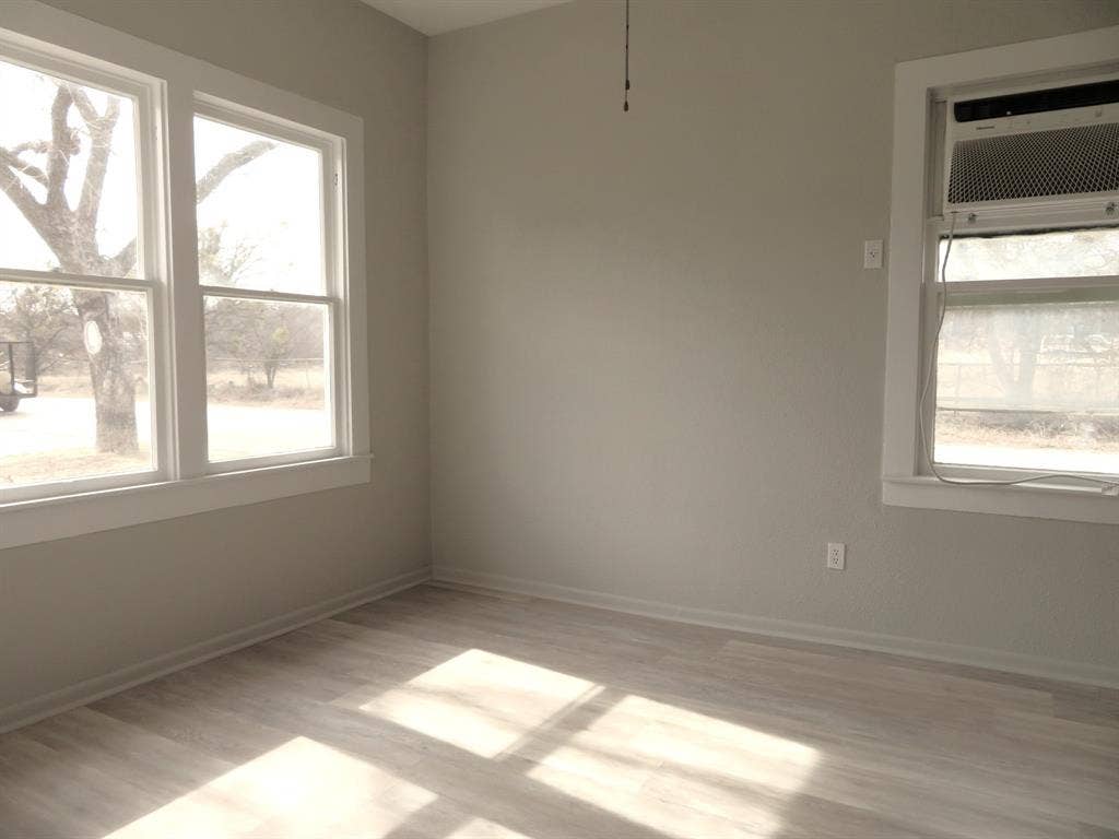 911 W Liveoak Street, Coleman, TX 76834