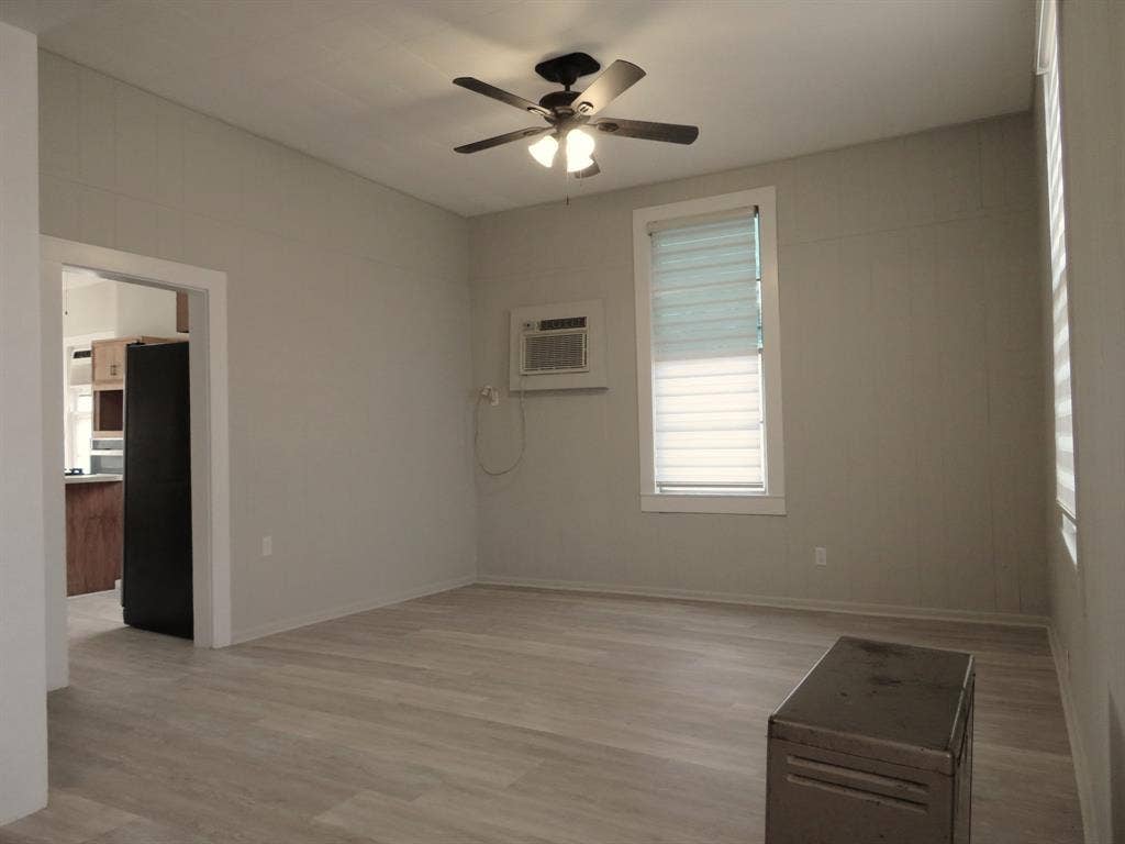 911 W Liveoak Street, Coleman, TX 76834