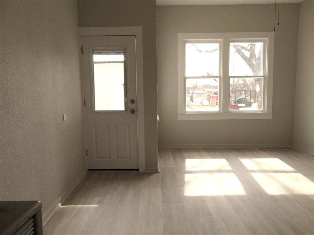 911 W Liveoak Street, Coleman, TX 76834
