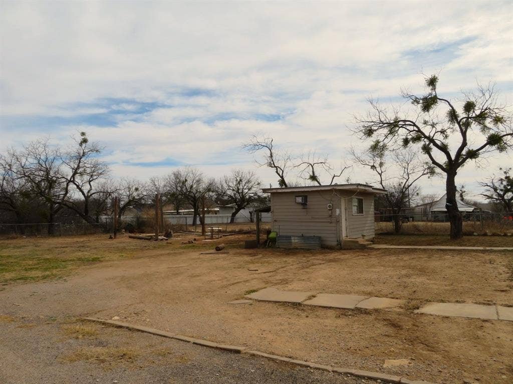 911 W Liveoak Street, Coleman, TX 76834