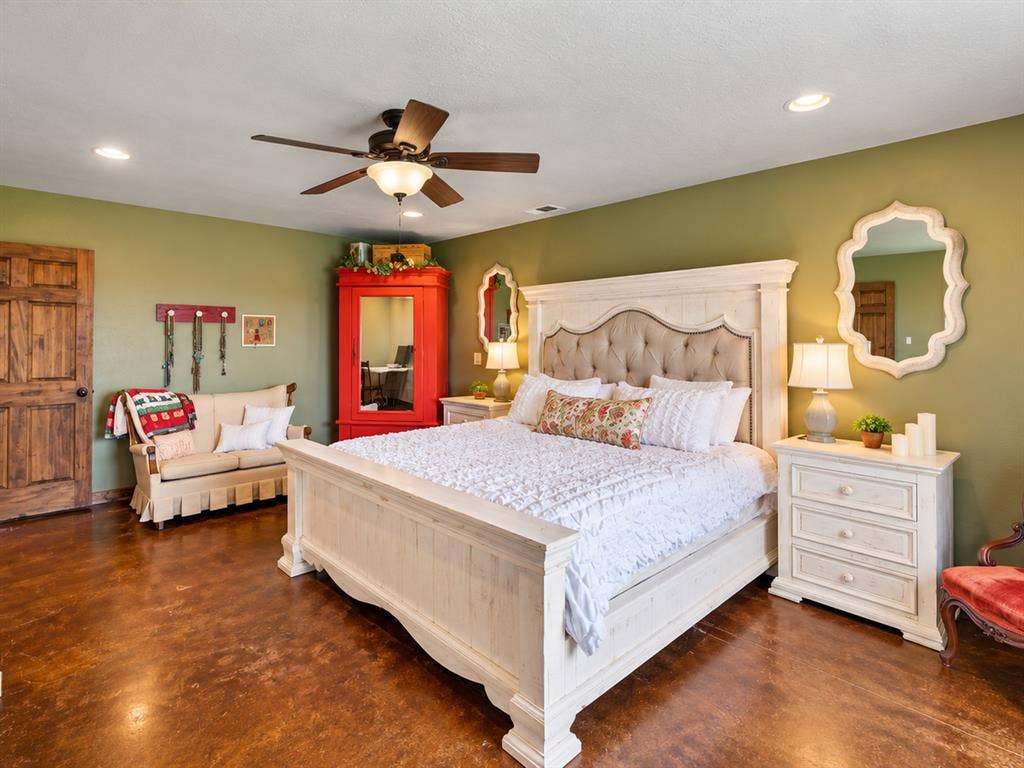 5801 County Road 4128, Scurry, TX 75158 Wood-finish flooring, recessed lighting, and a ceiling fan with integrated lighting