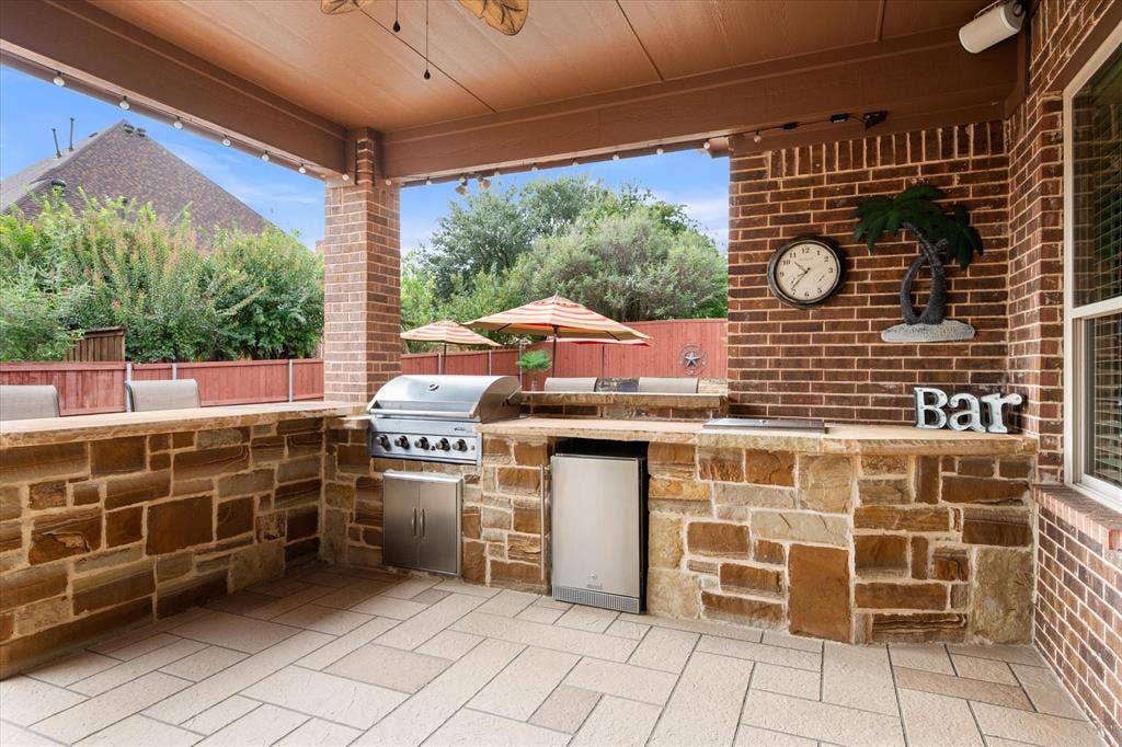 824 Rio Grande Drive, Mansfield, TX 76063 Great built-in outdoor kitchen!