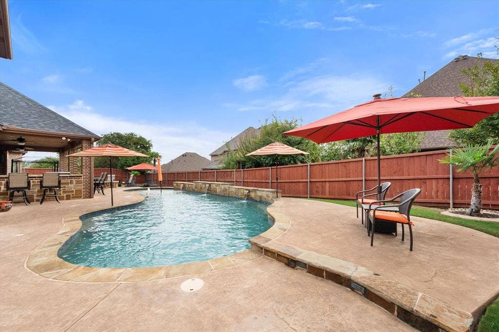 824 Rio Grande Drive, Mansfield, TX 76063 Large play pool!