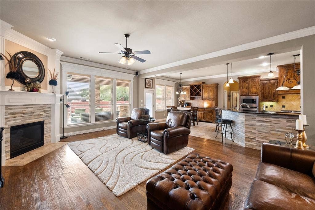 824 Rio Grande Drive, Mansfield, TX 76063 Open, flowing floor plan!