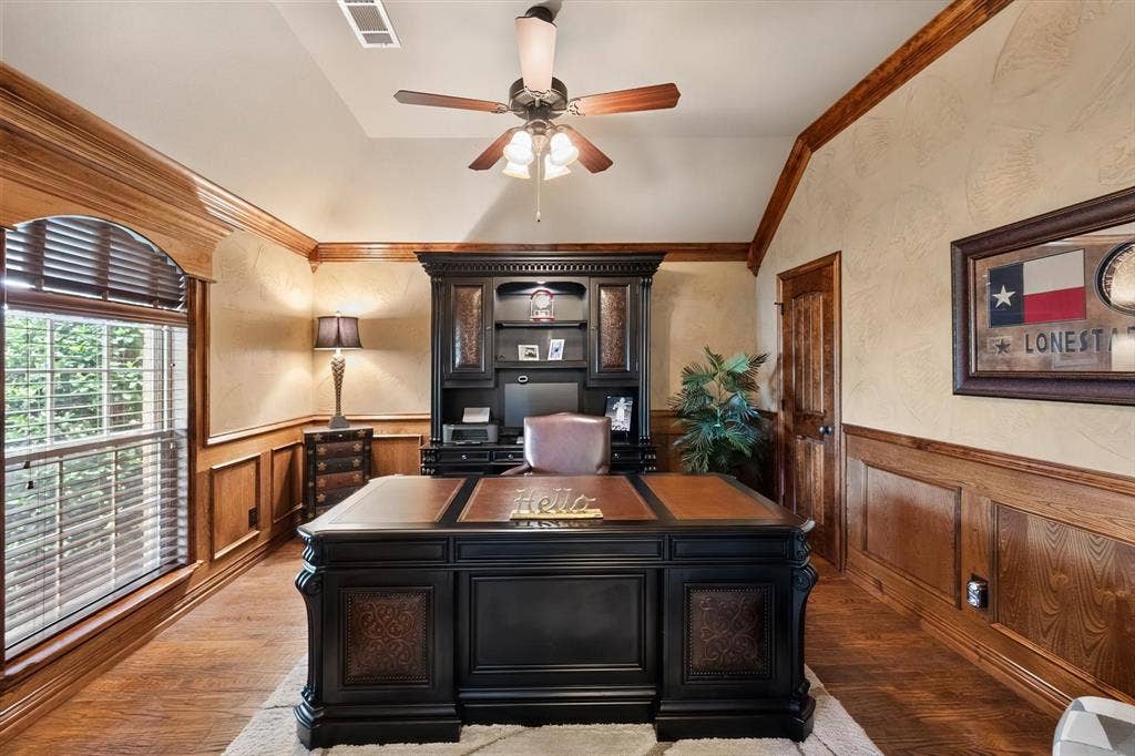 824 Rio Grande Drive, Mansfield, TX 76063 What a nice place to get to work!