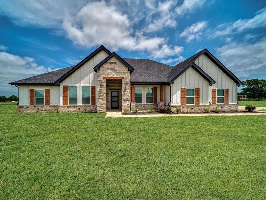 Property photo for 2544 Fm 1566 W, Celeste, TX