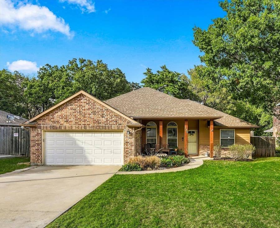 Property photo for 230 Oakwood Circle, Shady Shores, TX