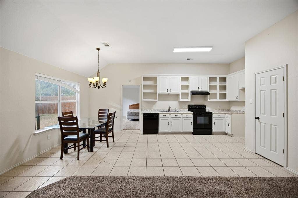 Large eat-in kitchen