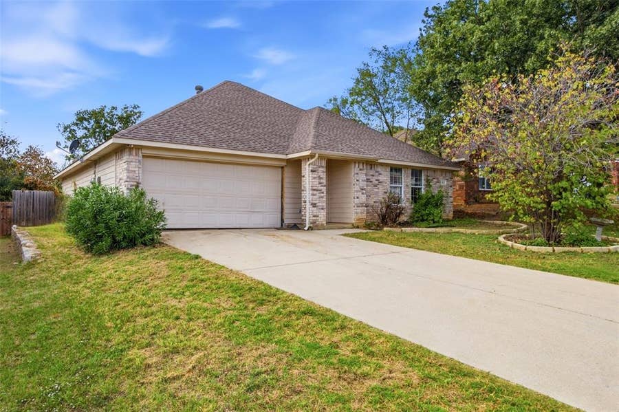 Property photo for 917 Chase Lane, Denton, TX