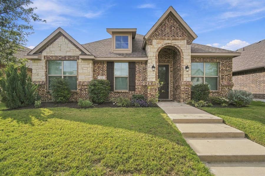 Property photo for 548 Washington Avenue, Waxahachie, TX