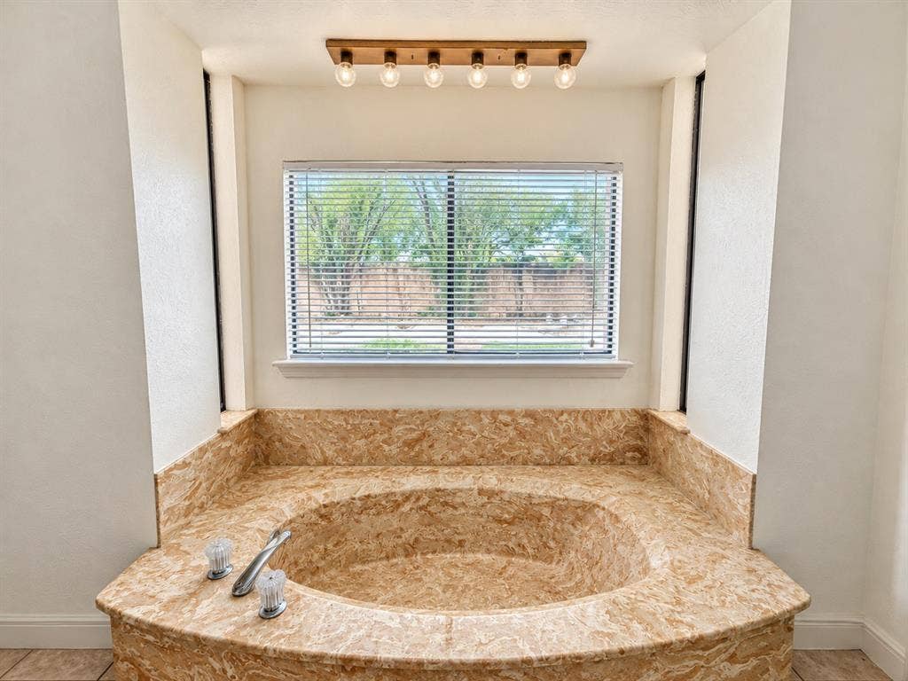1444 Marlene Place, DeSoto, TX 75115 Built-in soaking tub with a patterned surround