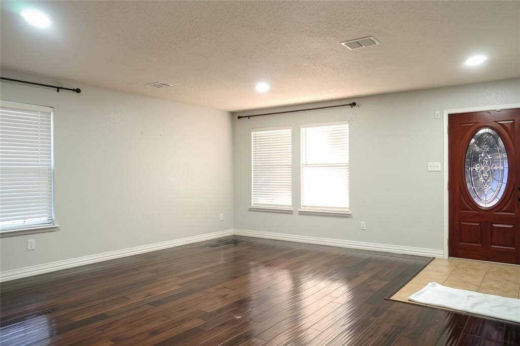 5440 Kleberg Drive, Grand Prairie, TX 75052 5440 Kleberg Drive, Grand Prairie, TX 75052