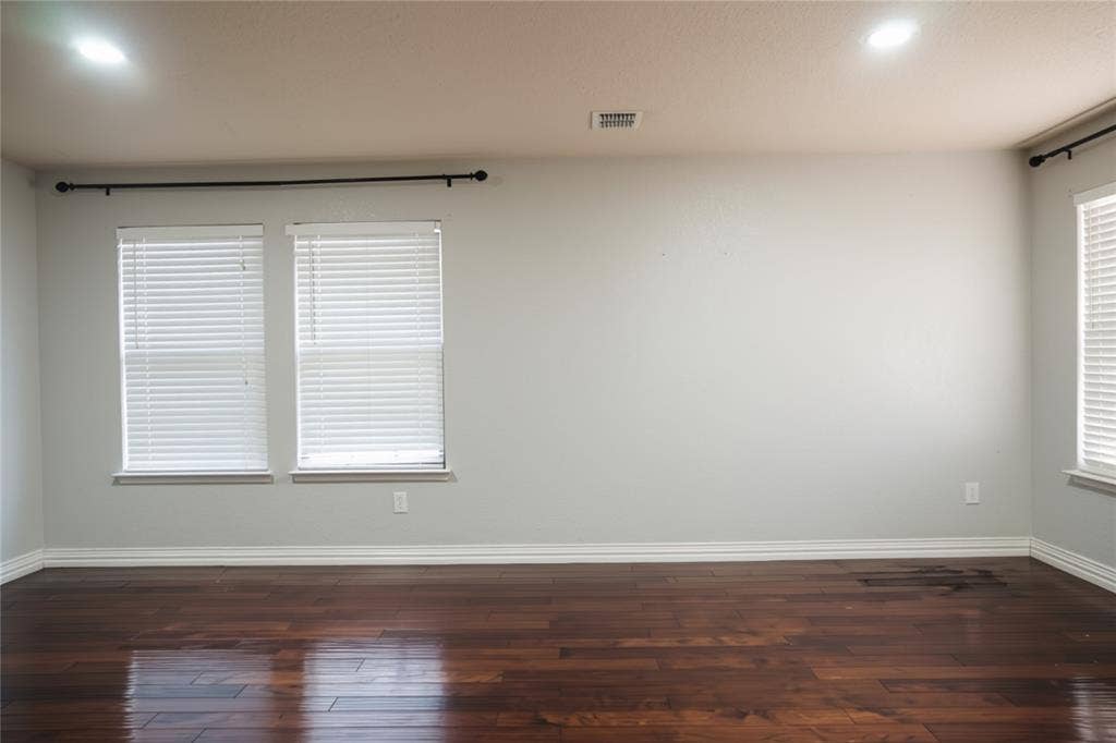 5440 Kleberg Drive, Grand Prairie, TX 75052 5440 Kleberg Drive, Grand Prairie, TX 75052