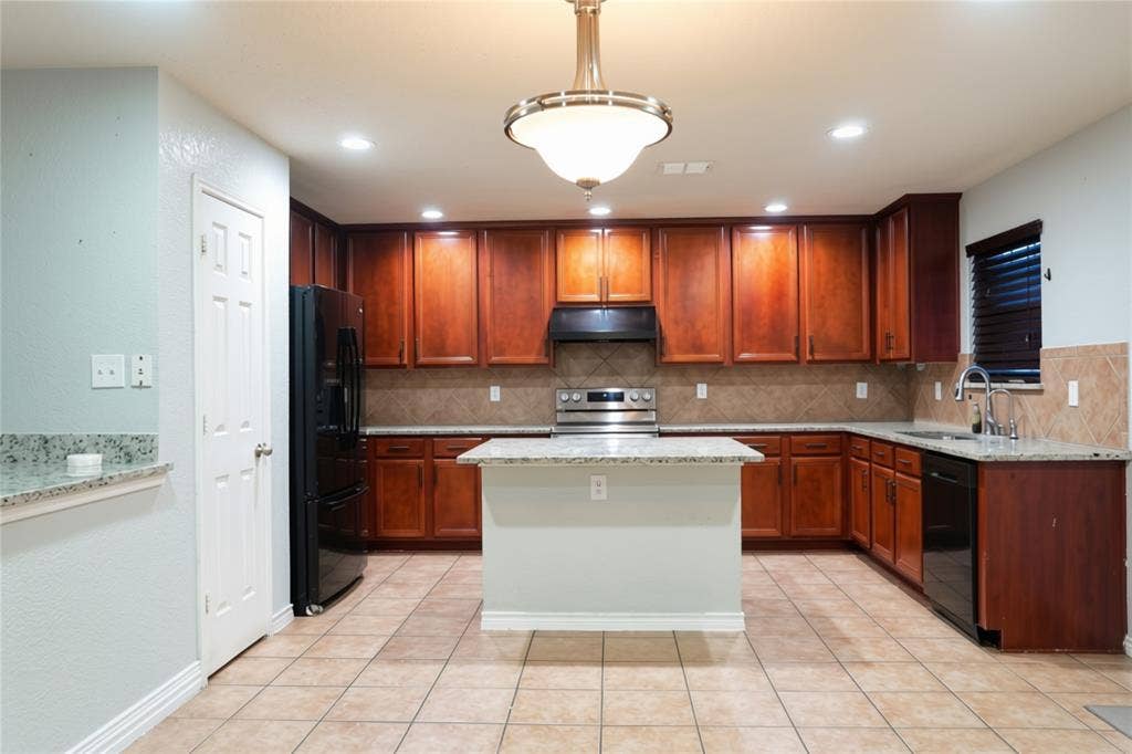 5440 Kleberg Drive, Grand Prairie, TX 75052 5440 Kleberg Drive, Grand Prairie, TX 75052