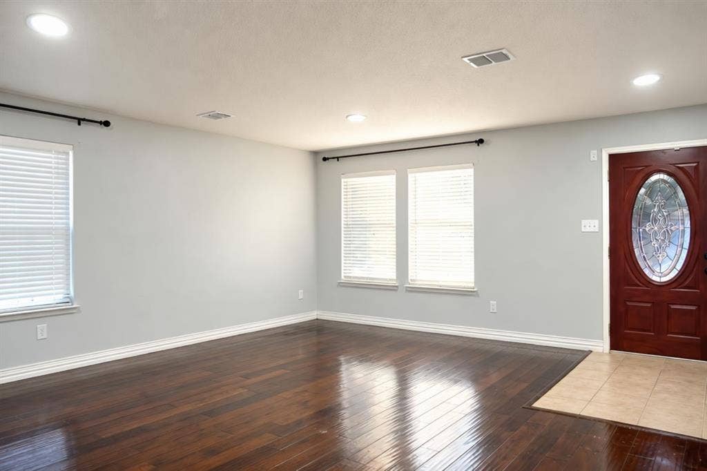 5440 Kleberg Drive, Grand Prairie, TX 75052 5440 Kleberg Drive, Grand Prairie, TX 75052