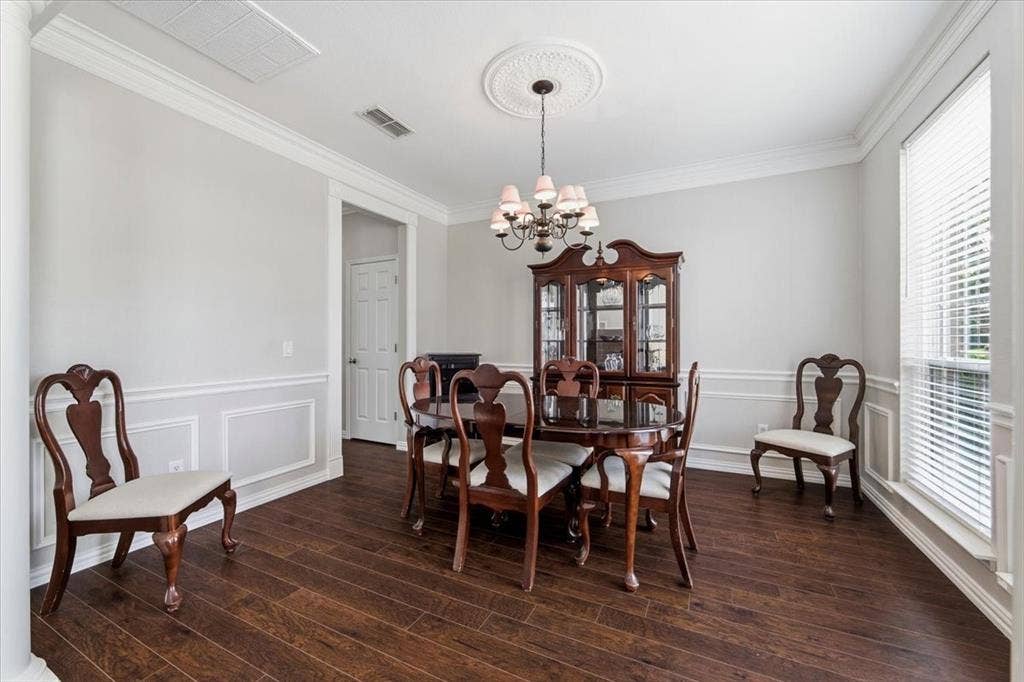 Crown molding and wains coating