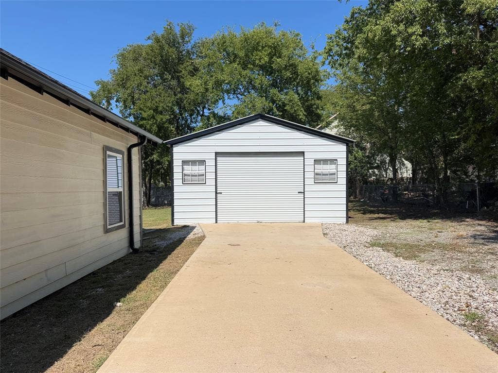 1425 E Cherry Street, Sherman, TX 75090