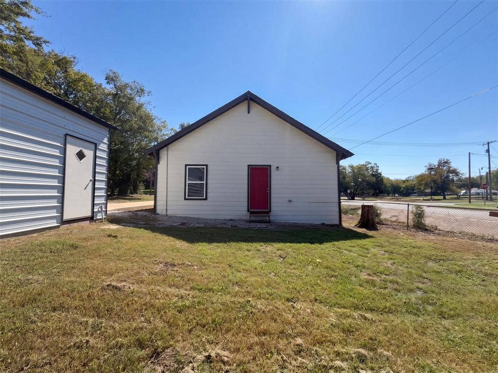 1425 E Cherry Street, Sherman, TX 75090