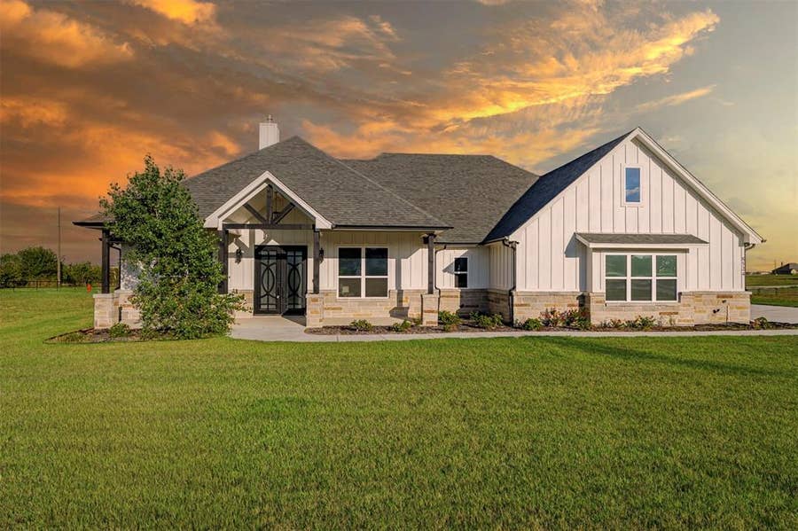Property photo for 8524 Bronco Drive, Godley, TX