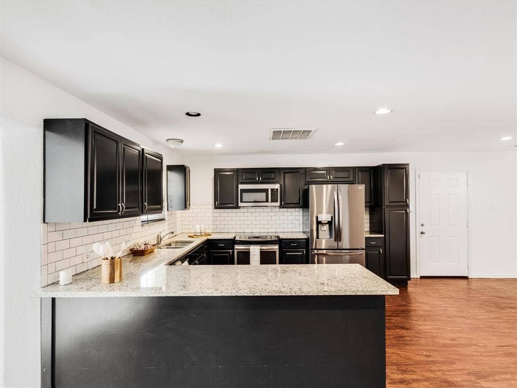 2222 Woodoak Drive, Irving, TX 75060 2222 Woodoak Drive, Irving, TX 75060