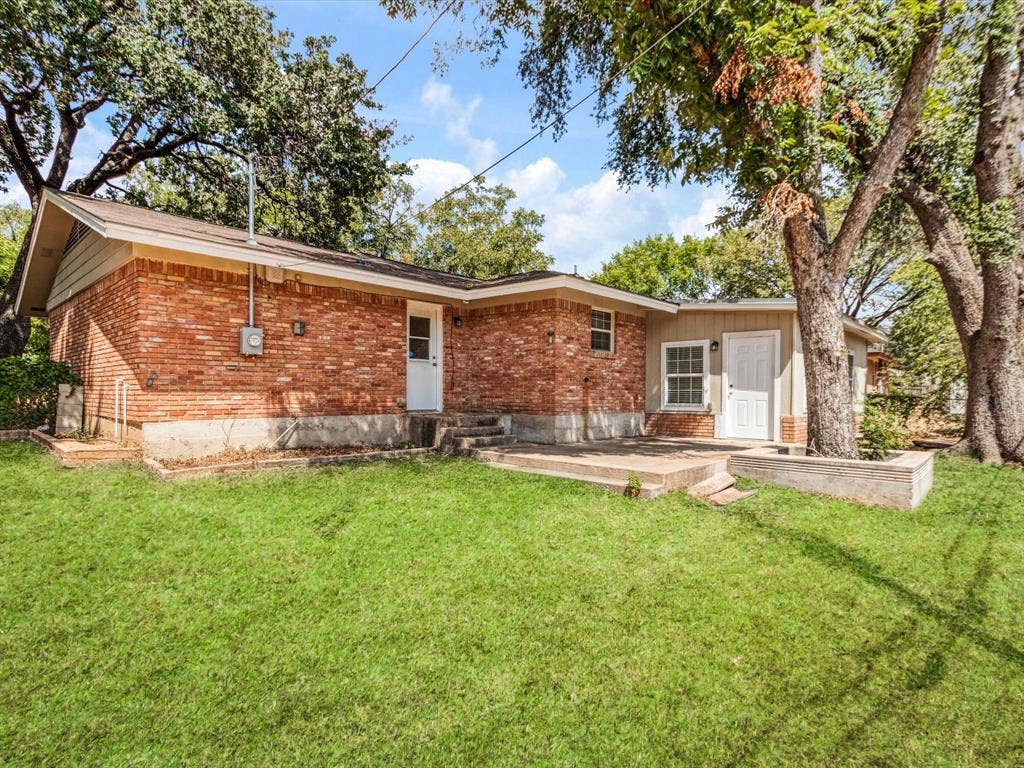 2222 Woodoak Drive, Irving, TX 75060 2222 Woodoak Drive, Irving, TX 75060