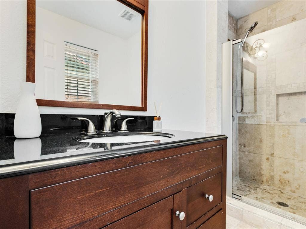 2222 Woodoak Drive, Irving, TX 75060 2222 Woodoak Drive, Irving, TX 75060