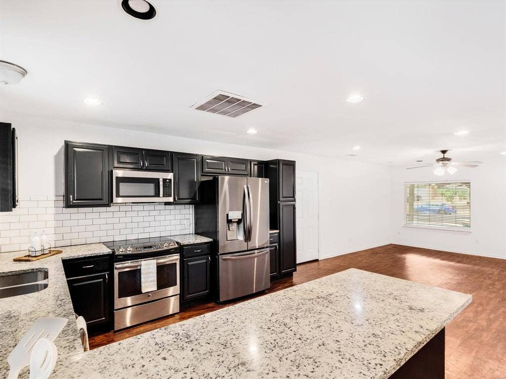 2222 Woodoak Drive, Irving, TX 75060 2222 Woodoak Drive, Irving, TX 75060