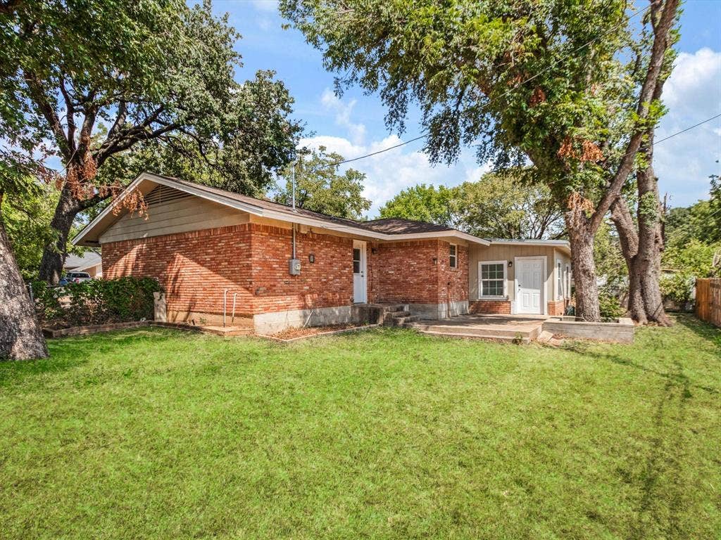 2222 Woodoak Drive, Irving, TX 75060 2222 Woodoak Drive, Irving, TX 75060