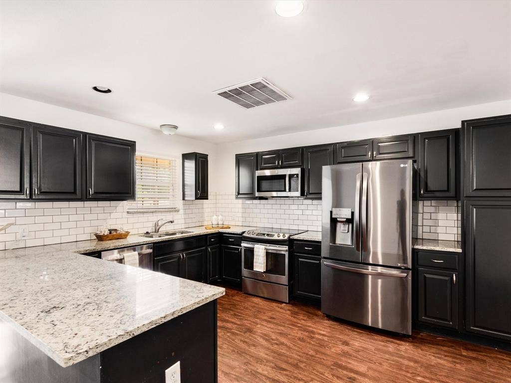 2222 Woodoak Drive, Irving, TX 75060 2222 Woodoak Drive, Irving, TX 75060