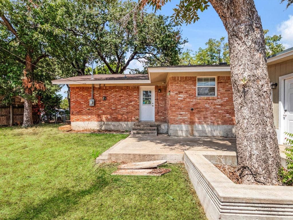 2222 Woodoak Drive, Irving, TX 75060 2222 Woodoak Drive, Irving, TX 75060
