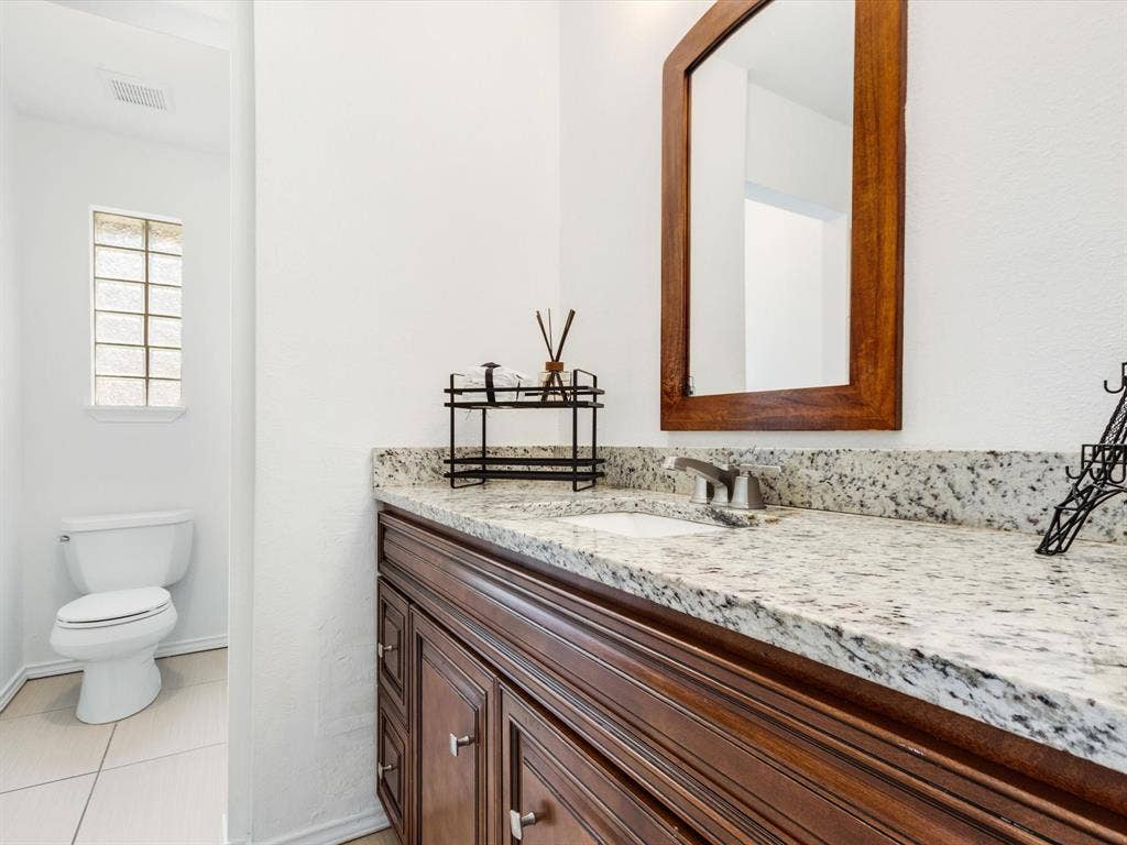 2222 Woodoak Drive, Irving, TX 75060 2222 Woodoak Drive, Irving, TX 75060