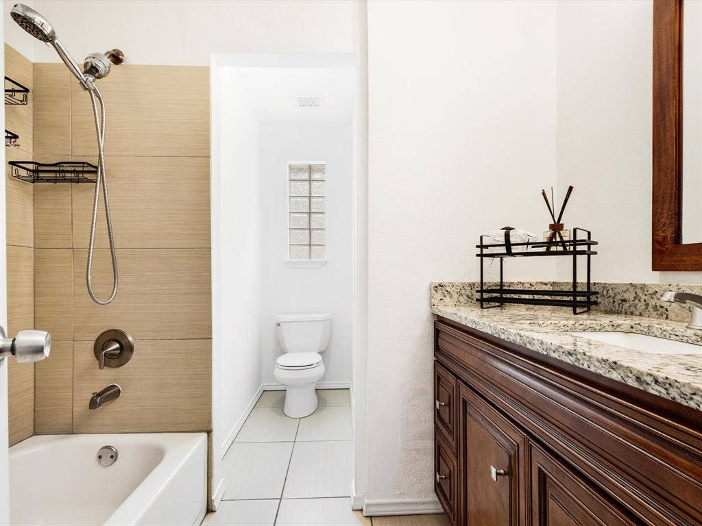 2222 Woodoak Drive, Irving, TX 75060 2222 Woodoak Drive, Irving, TX 75060