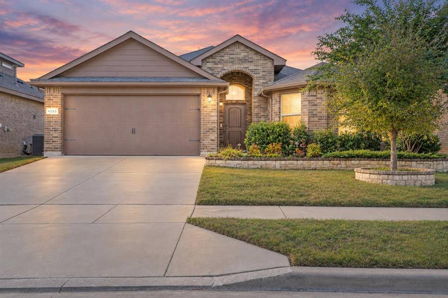 Property photo for 4225 Tollcross Lane, Fort Worth, TX