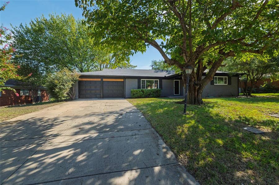 Property photo for 102 Juniper Street, Mansfield, TX