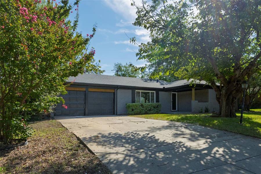 Property photo for 102 Juniper Street, Mansfield, TX