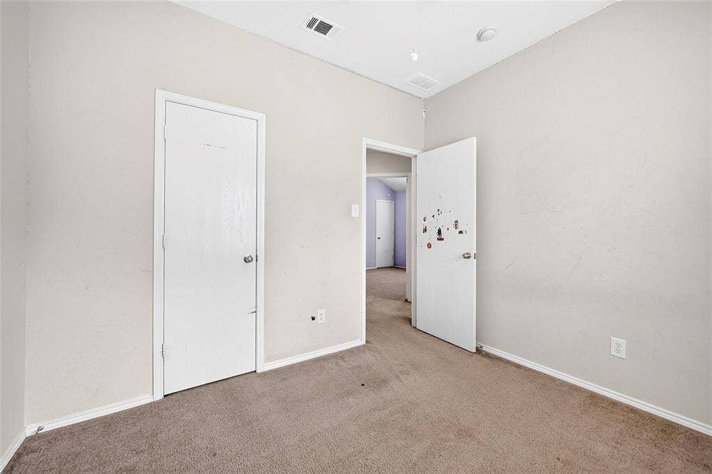 8448 Little Fawn Lane, Dallas, TX 75249 Neutral-toned interior space featuring wall-to-wall carpeting and standard interior doors with brushed metal hardware