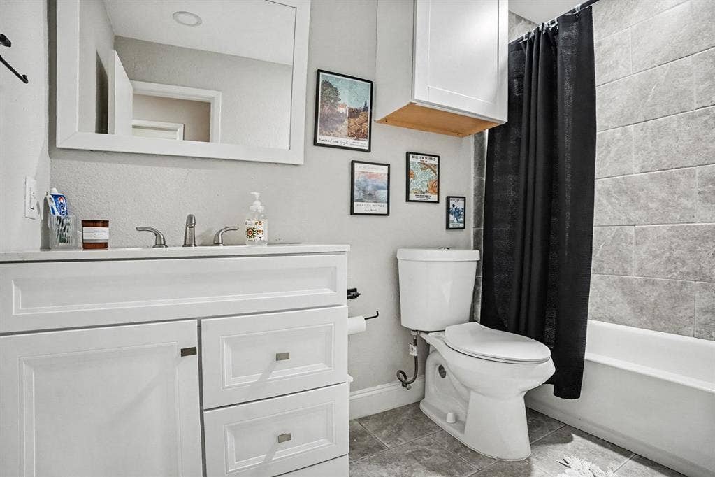 48 E Mountain Creek Court, Grand Prairie, TX 75052