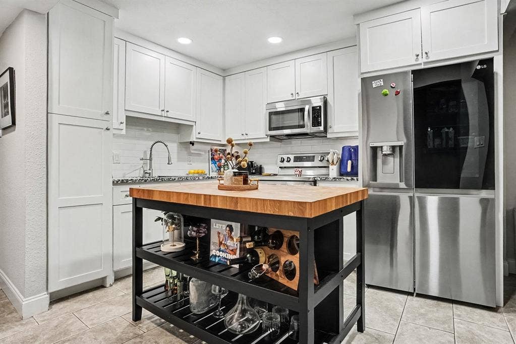 48 E Mountain Creek Court, Grand Prairie, TX 75052