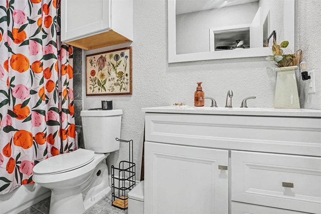 48 E Mountain Creek Court, Grand Prairie, TX 75052