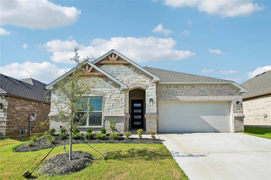 Property photo for 1045 Nighthawk Trail, Alvarado, TX