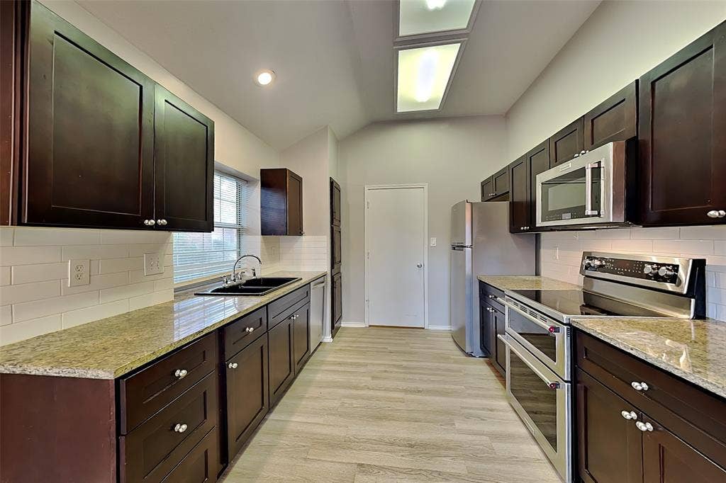 633 Beatty Drive, Grand Prairie, TX 75052
