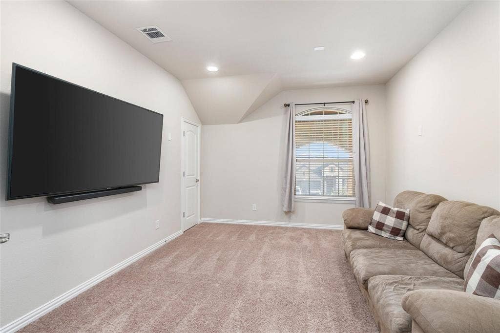1017 Hoyt Drive, McKinney, TX 75071 Neutral-toned walls complement the carpeted flooring