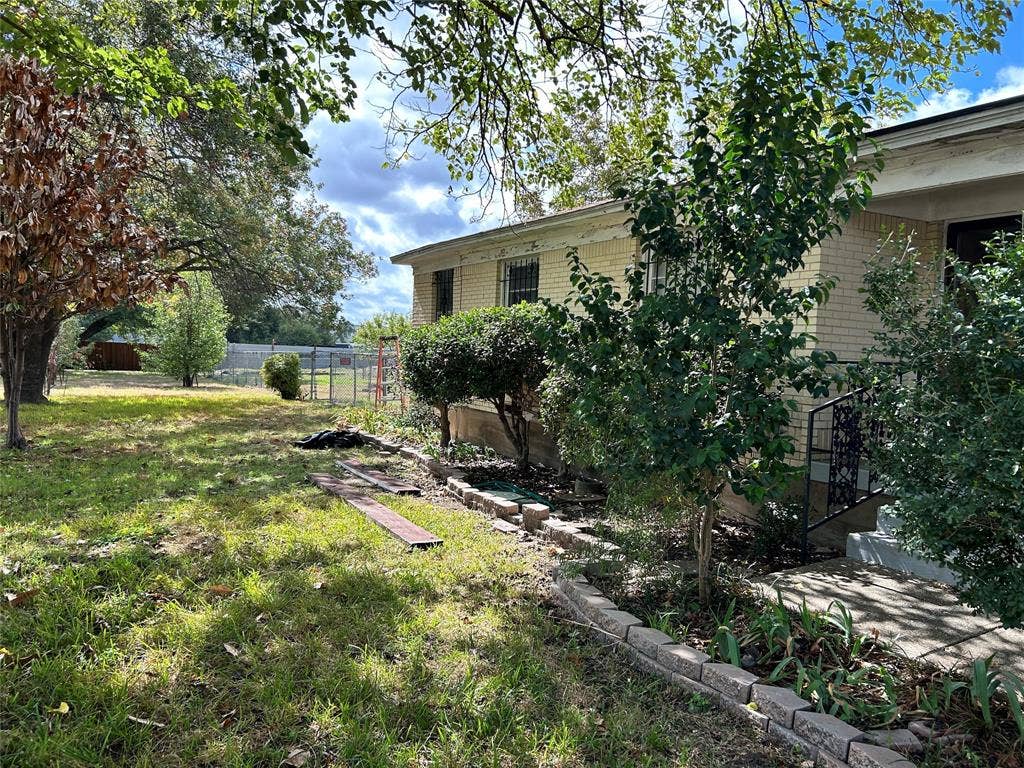 8407 Honeysuckle Lane, Dallas, TX 75241 8407 Honeysuckle Lane, Dallas, TX 75241