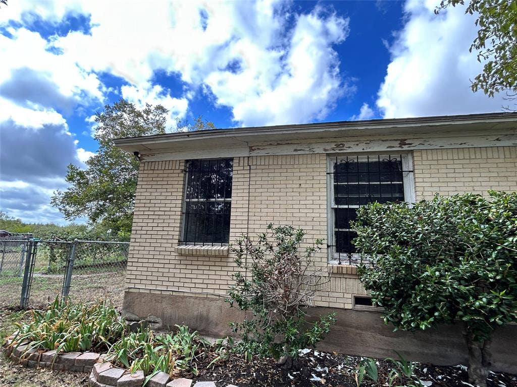8407 Honeysuckle Lane, Dallas, TX 75241 8407 Honeysuckle Lane, Dallas, TX 75241