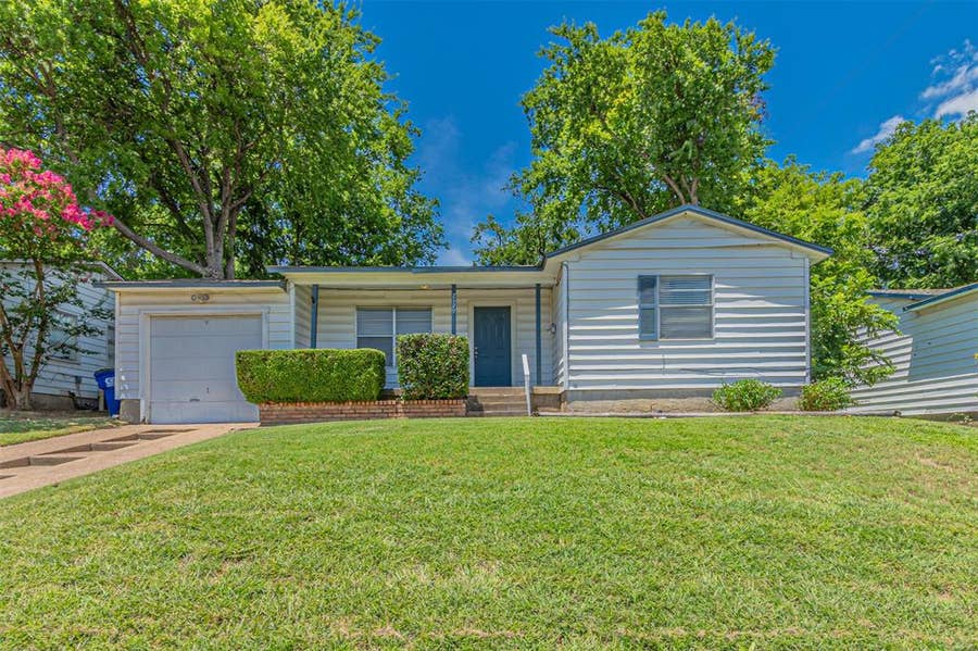 Property photo for 2529 Albemarle Drive, Farmers Branch, TX
